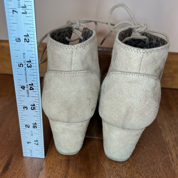 Manhattan collection Lace up Suede Booties size 8 S96 - Picture 3 of 10